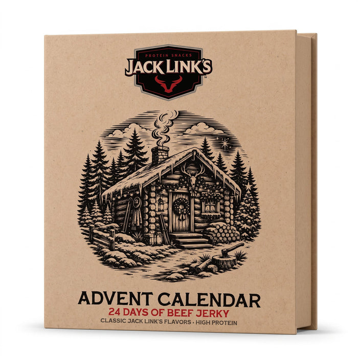 Jack Link's julekalender, 24 dager med beef jerky, lukket brun eske med vinterhytte, sett forfra på hvit bakgrunn