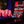 Jack Link's Beef Jerky Original ved et opplyst gamingtastatur og en energidrikk i halvmørket
