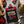 Jack Link's Beef Jerky Sweet & Hot ved siden av et glass øl, friske røde chili og løse jerkybiter