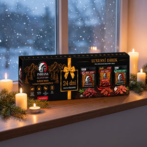 Indiana Jerky Julekalender i en vinduskarm med tente lys og grankvister, snø utenfor, KI-generert bilde
