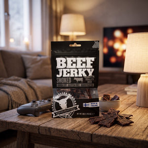 Kuivalihakundi Beef Jerky Røkt på stuebordet en kveld, med spillkontroll og en liten skål, AI-generert bilde
