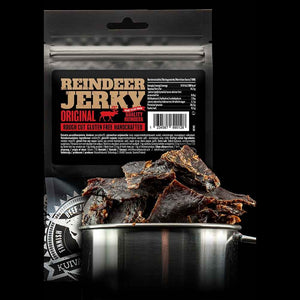 Kuivalihakundi Reinsdyr Jerky Original 20 g pose med jerkybiter i en stålkjele